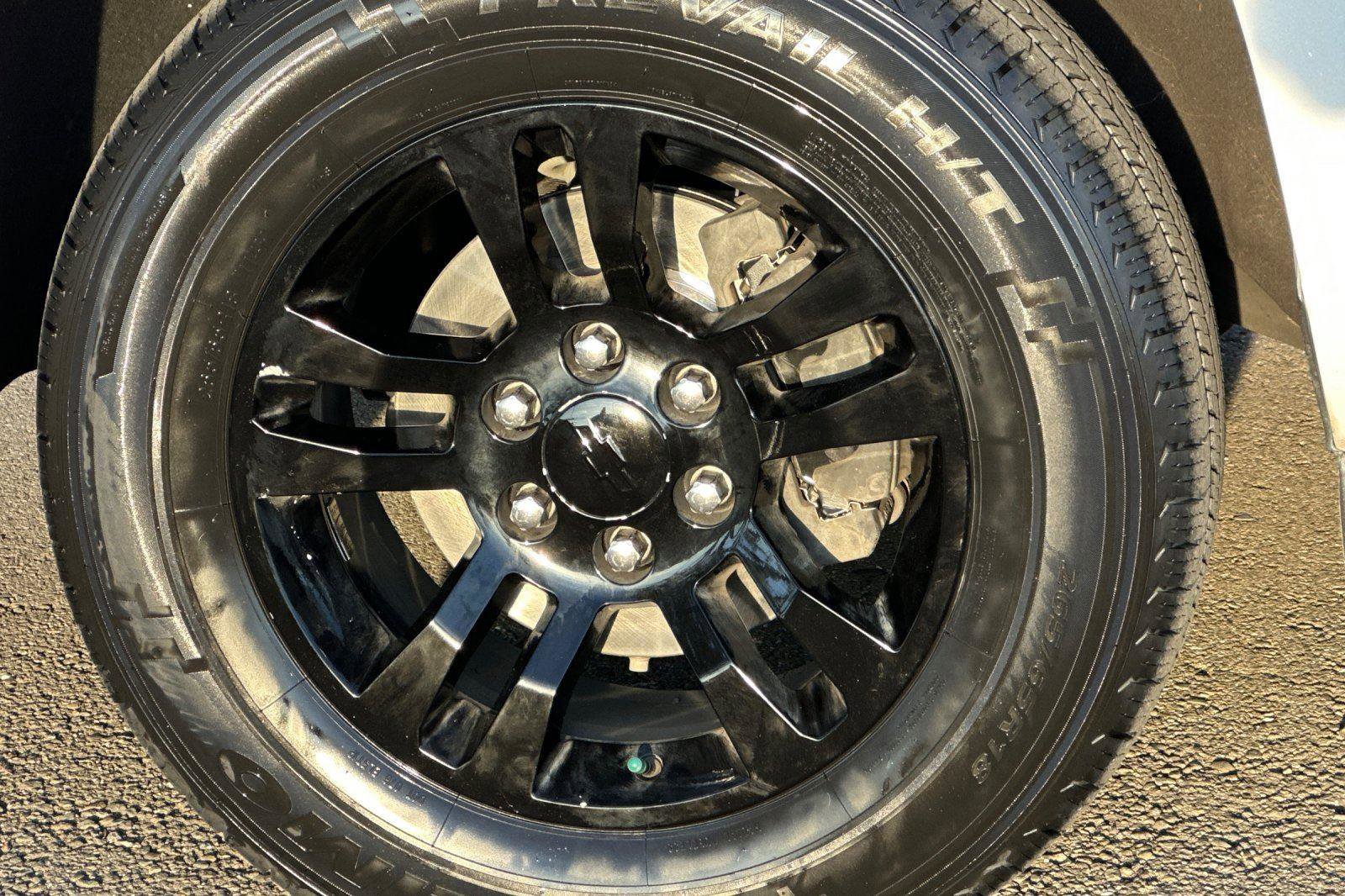 Used 2019 Chevrolet Suburban LT image 27