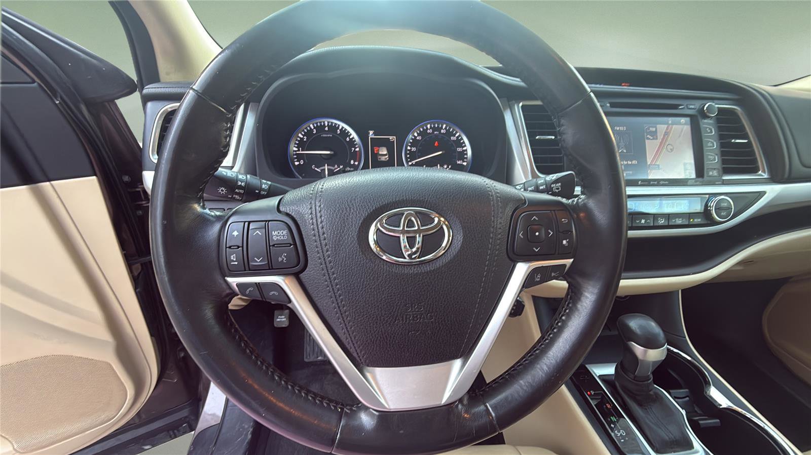 Used 2017 Toyota Highlander XLE image 13