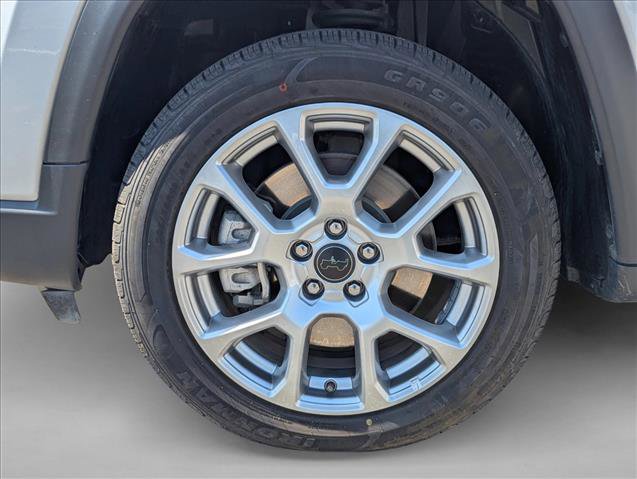 Used 2025 Jeep Compass Limited AWD/4WD image 9