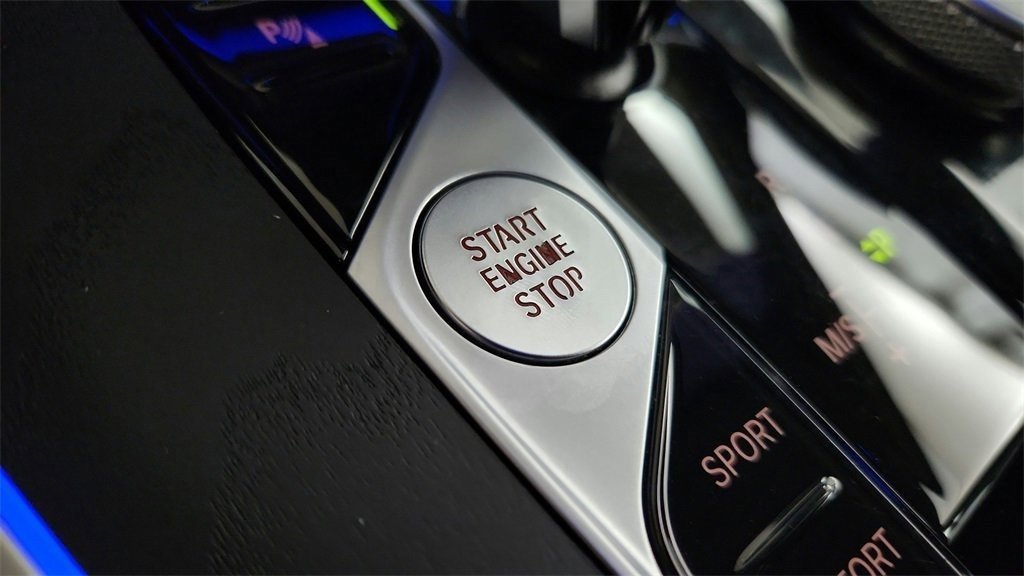 Used 2022 BMW X7 xDrive40i w/ Parking Assistance Package image 26