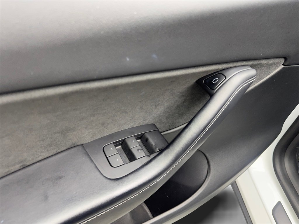 Used 2022 Tesla Model Y Performance image 32