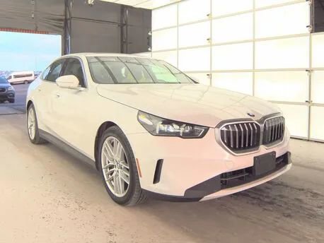 Used 2025 BMW 530i xDrive image 3