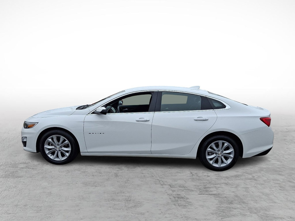 Used 2025 Chevrolet Malibu LT image 2