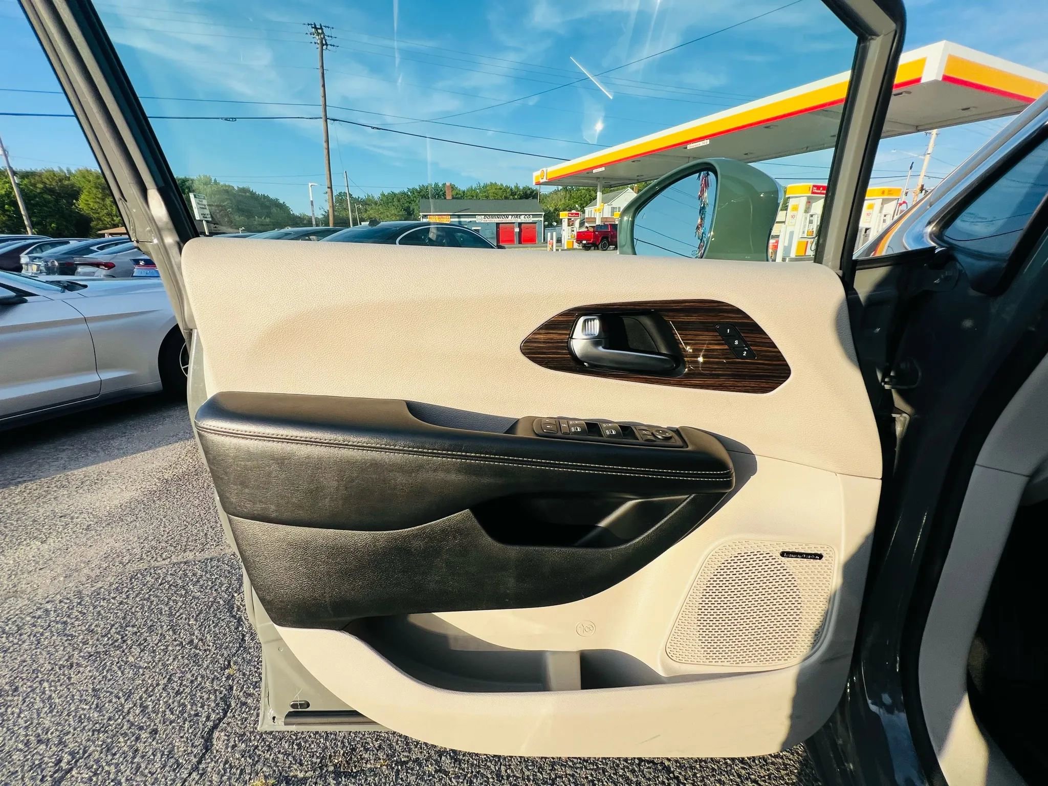 Used 2022 Chrysler Pacifica Limited image 29