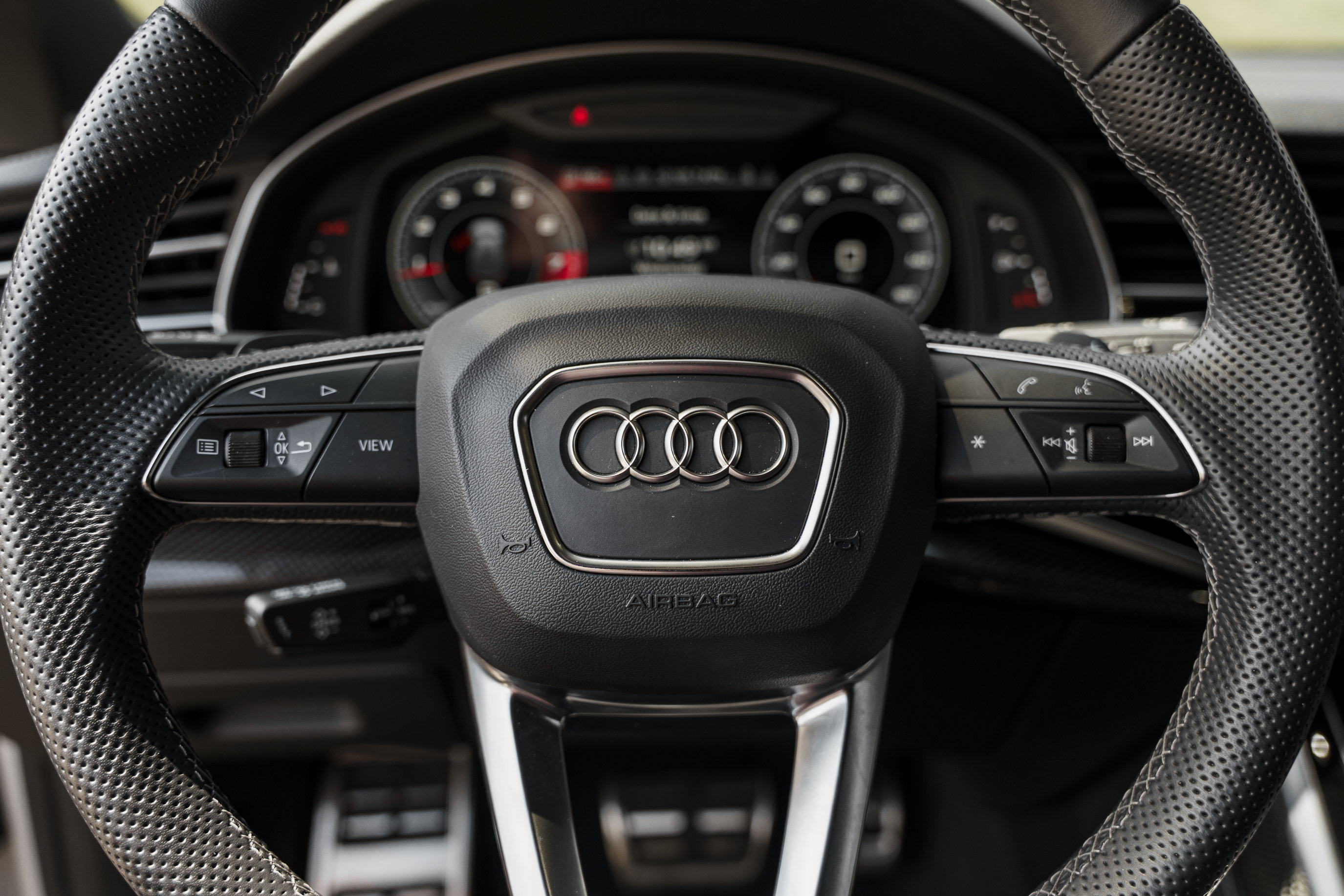 Used 2023 Audi SQ8 Prestige AWD/4WD image 17