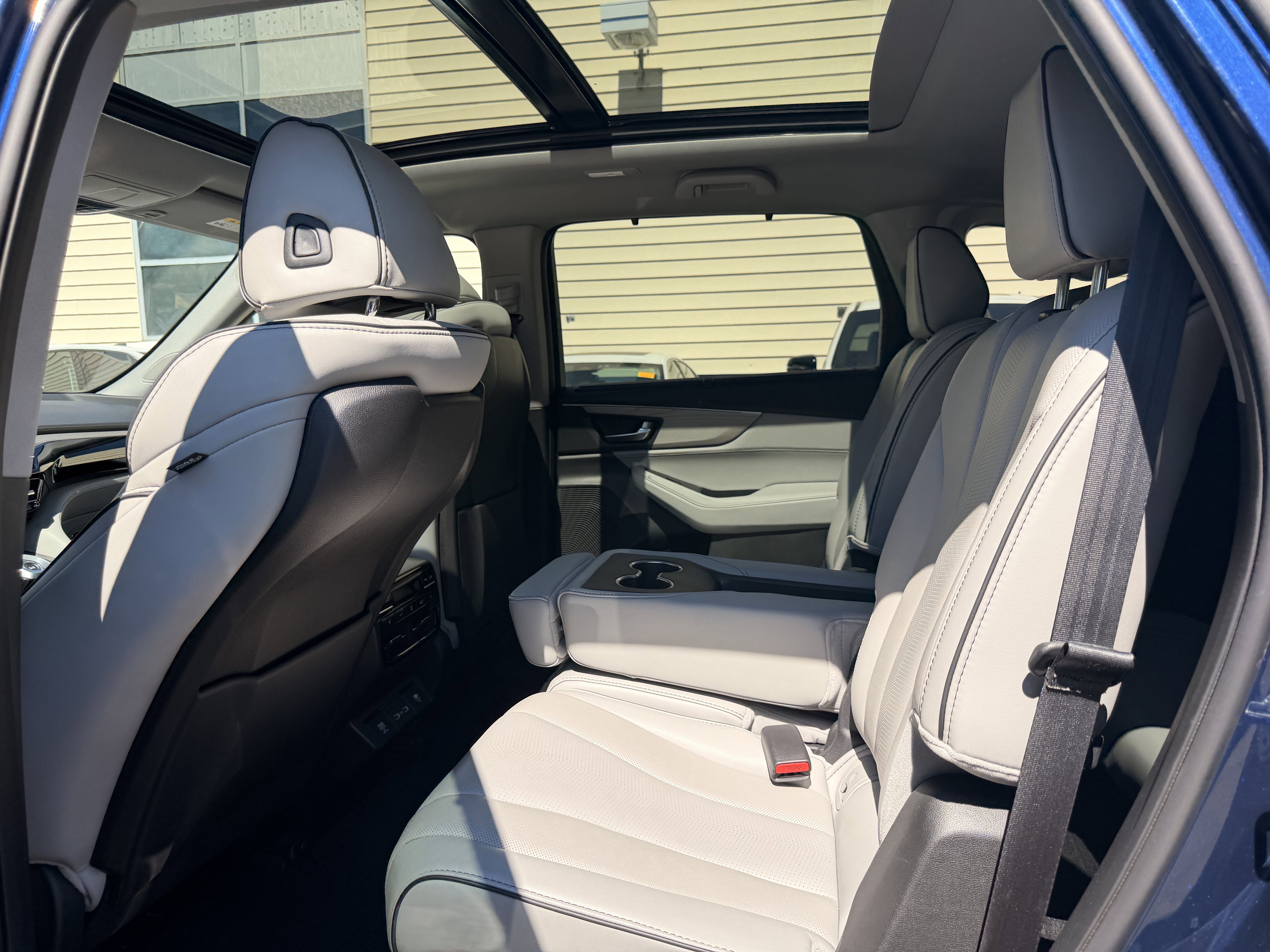 Used 2023 Acura MDX SH-AWD w/ Advance Package image 27