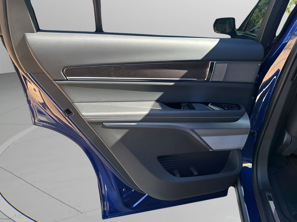 New 2026 Cadillac Vistiq Premium Luxury w/ LPO, Floor Liner Package AWD/4WD image 17