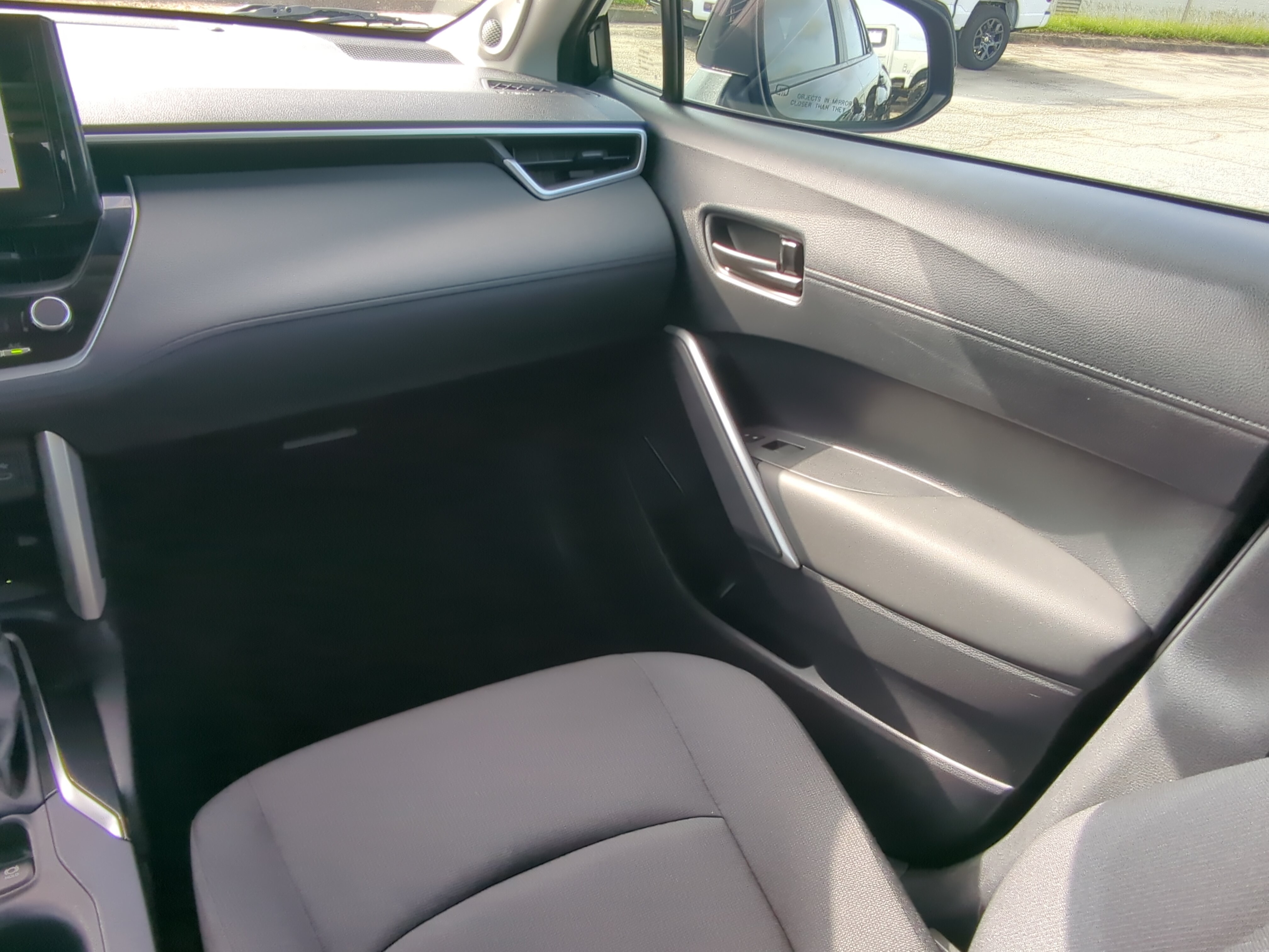 Used 2024 Toyota Corolla Cross LE FWD image 15