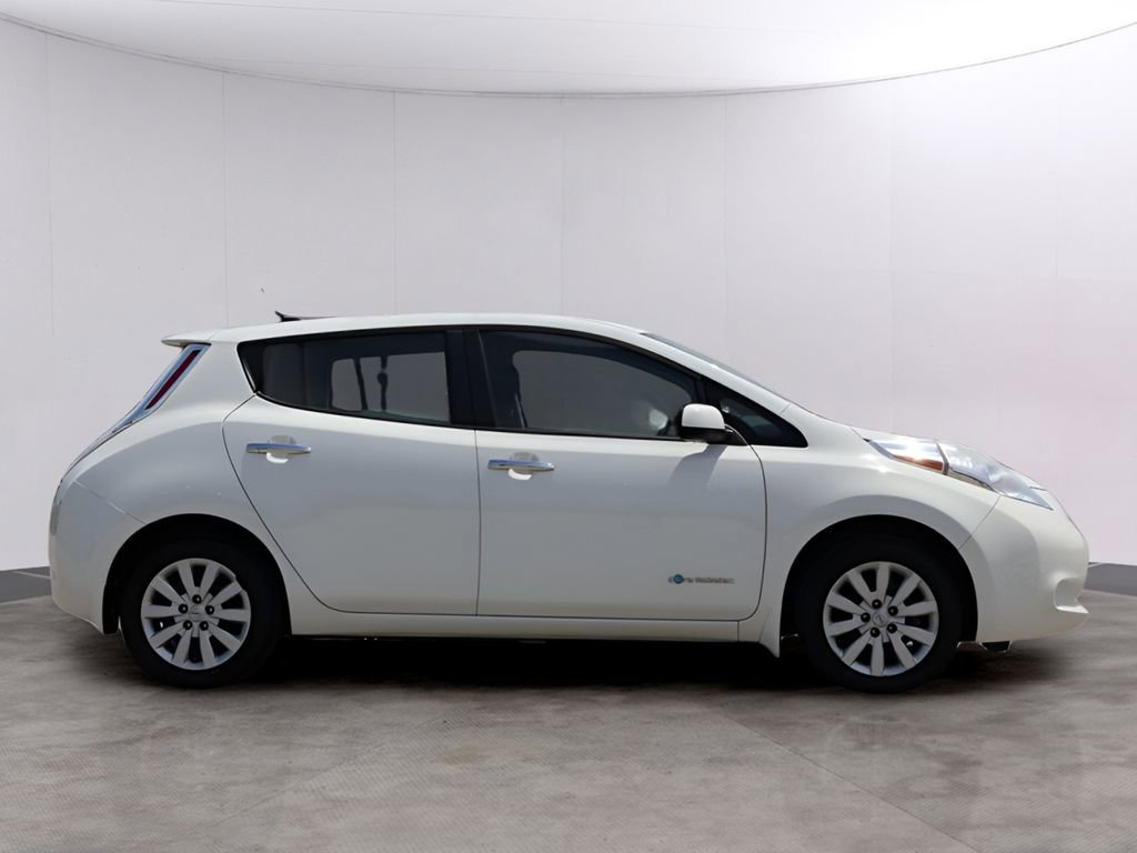 Used 2015 Nissan Leaf S FWD image 4
