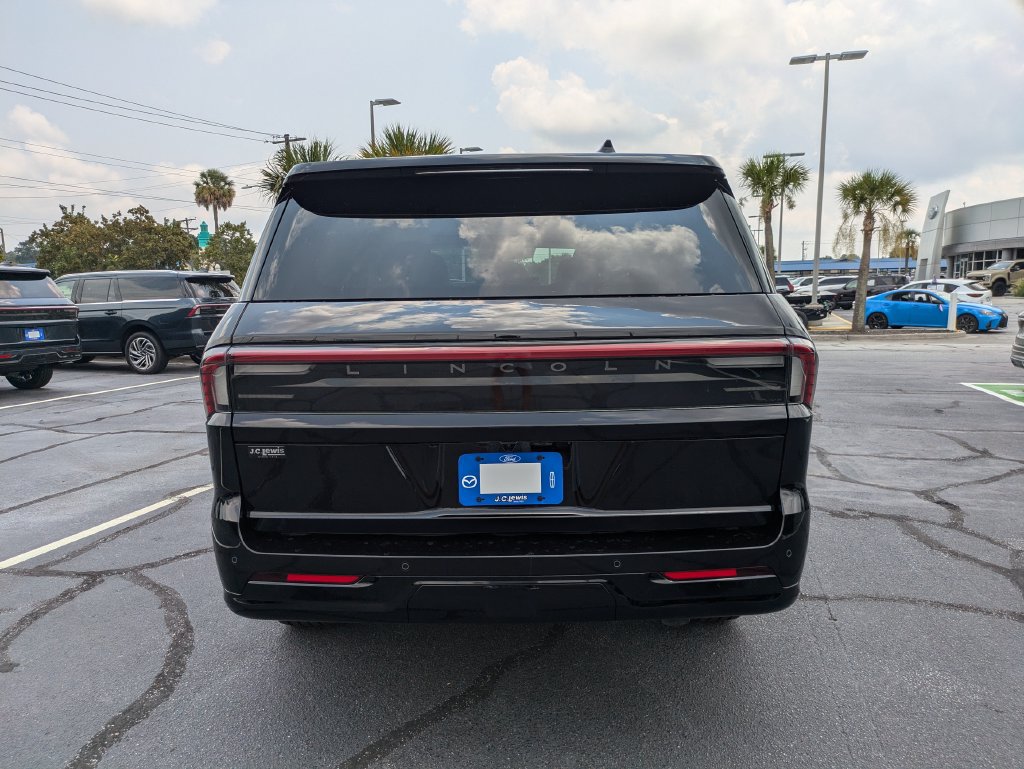 New 2027 Lincoln Navigator Reserve AWD/4WD image 5
