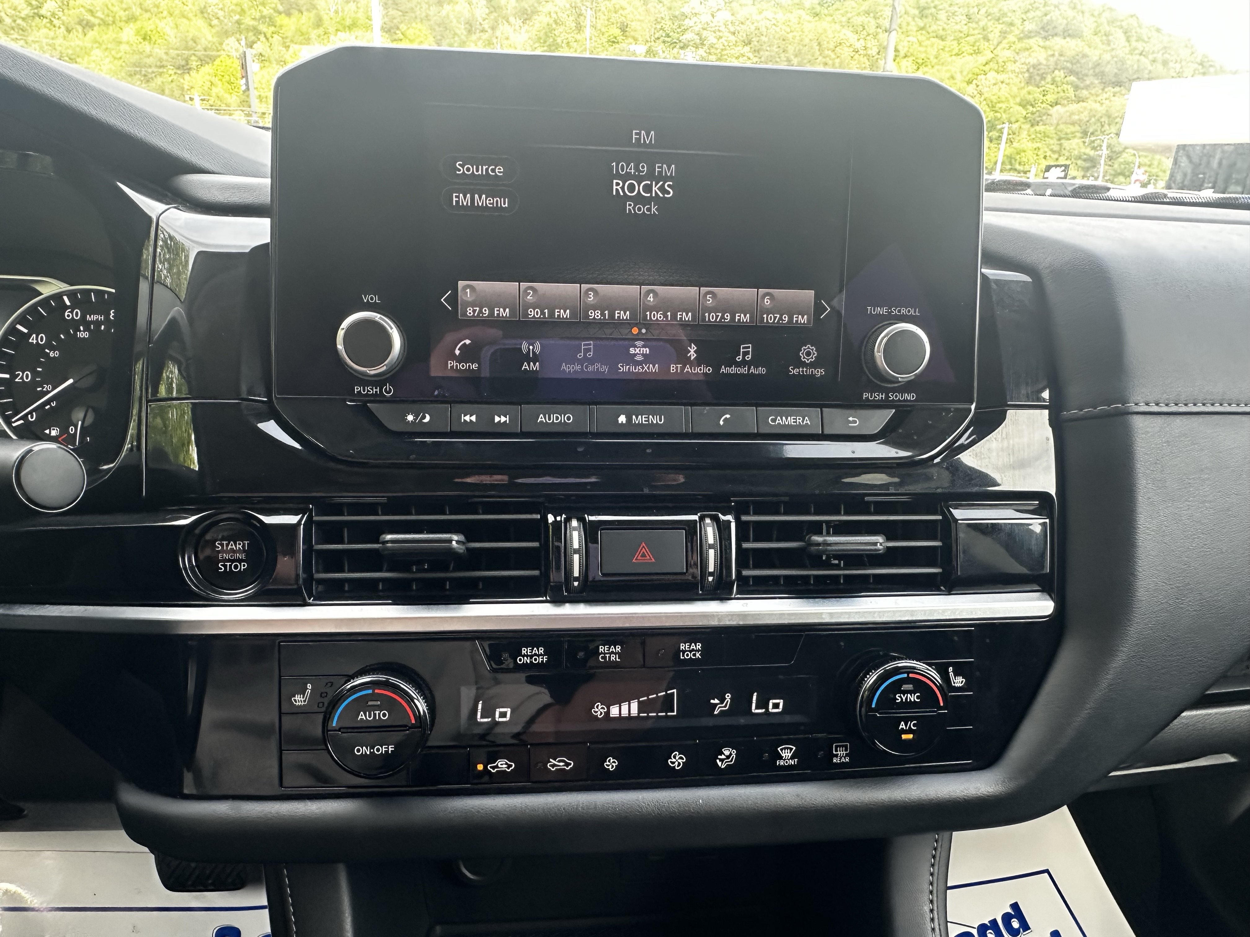 Used 2025 Nissan Pathfinder SV AWD/4WD image 15