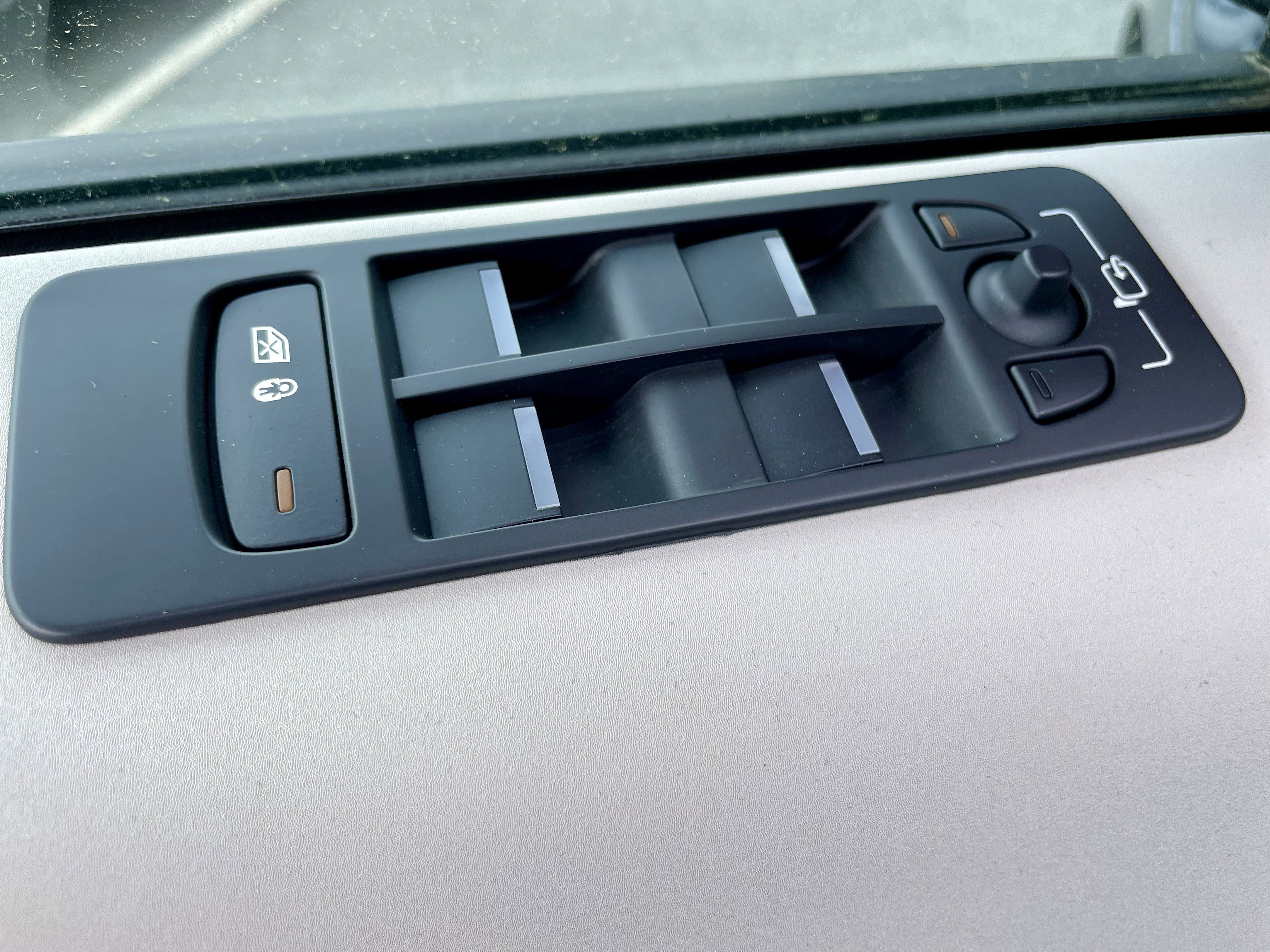 Used 2024 Land Rover Discovery Sport S image 10