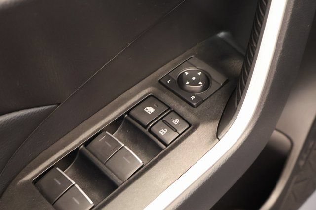 Used 2025 Toyota RAV4 XLE AWD/4WD image 10