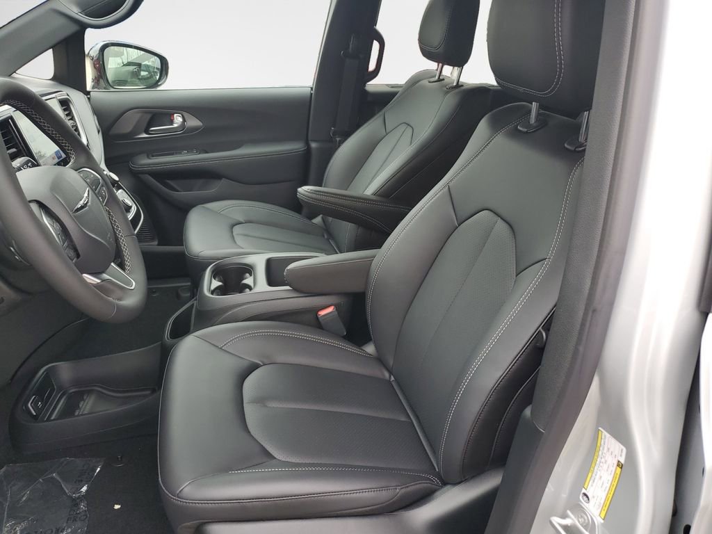 New 2026 Chrysler Voyager LX image 12