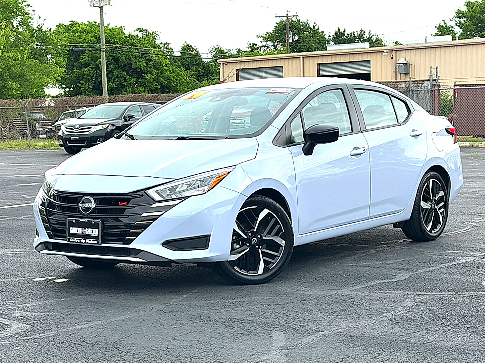 Used 2024 Nissan Versa SR FWD image 2