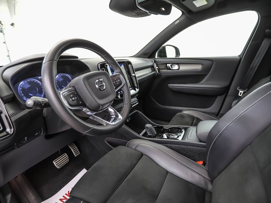 Used 2021 Volvo XC40 T5 R-Design w/ Protection Package Premier image 10