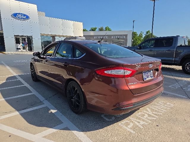 Used 2016 Ford Fusion SE FWD image 3