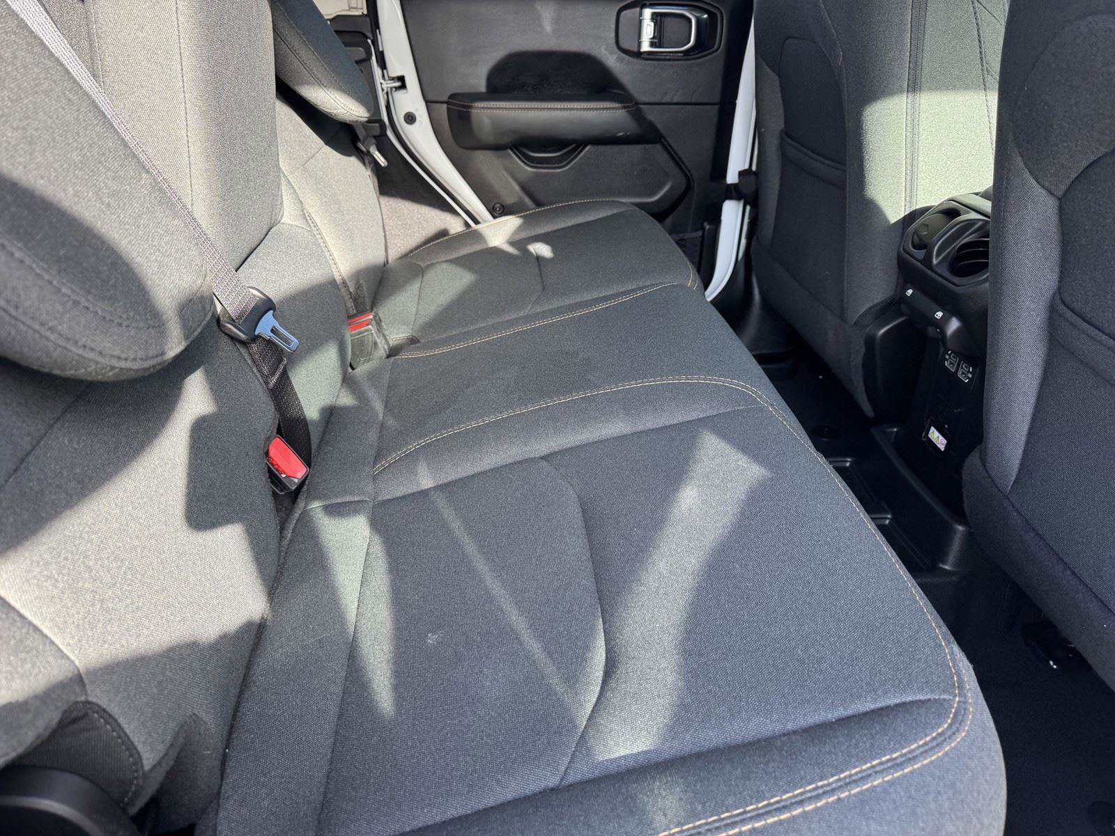 Certified 2025 Jeep Wrangler Sahara AWD/4WD image 10