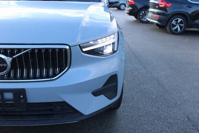 Used 2025 Volvo XC40 B5 Plus image 40