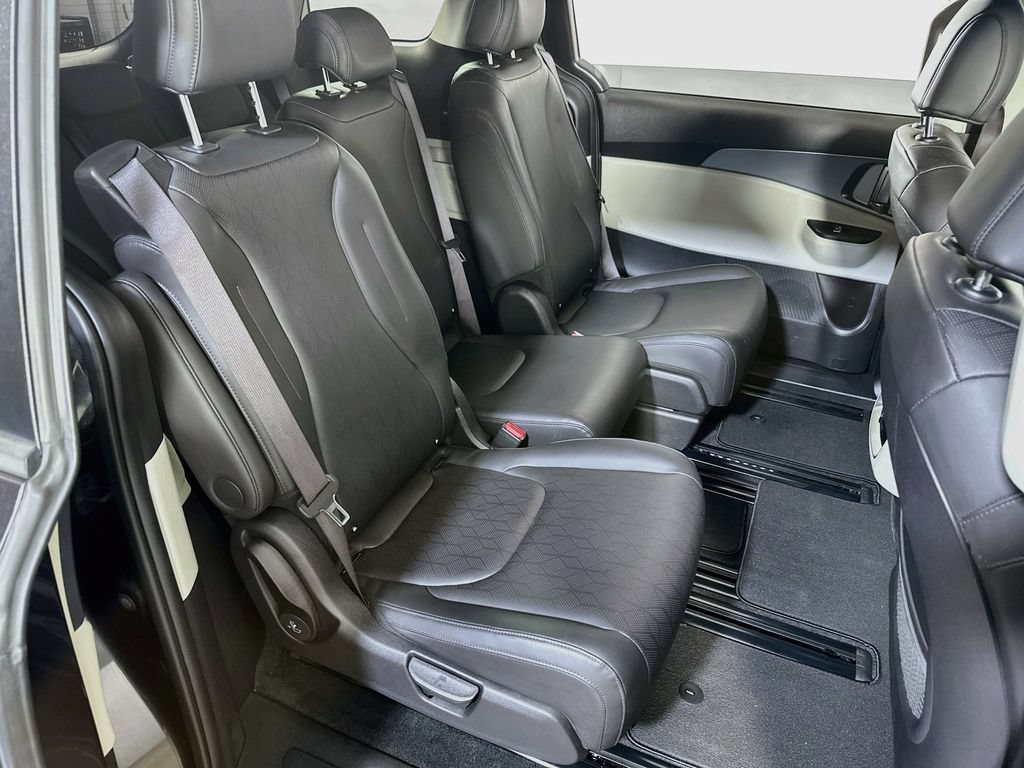 Certified 2024 Kia Carnival LX FWD image 15