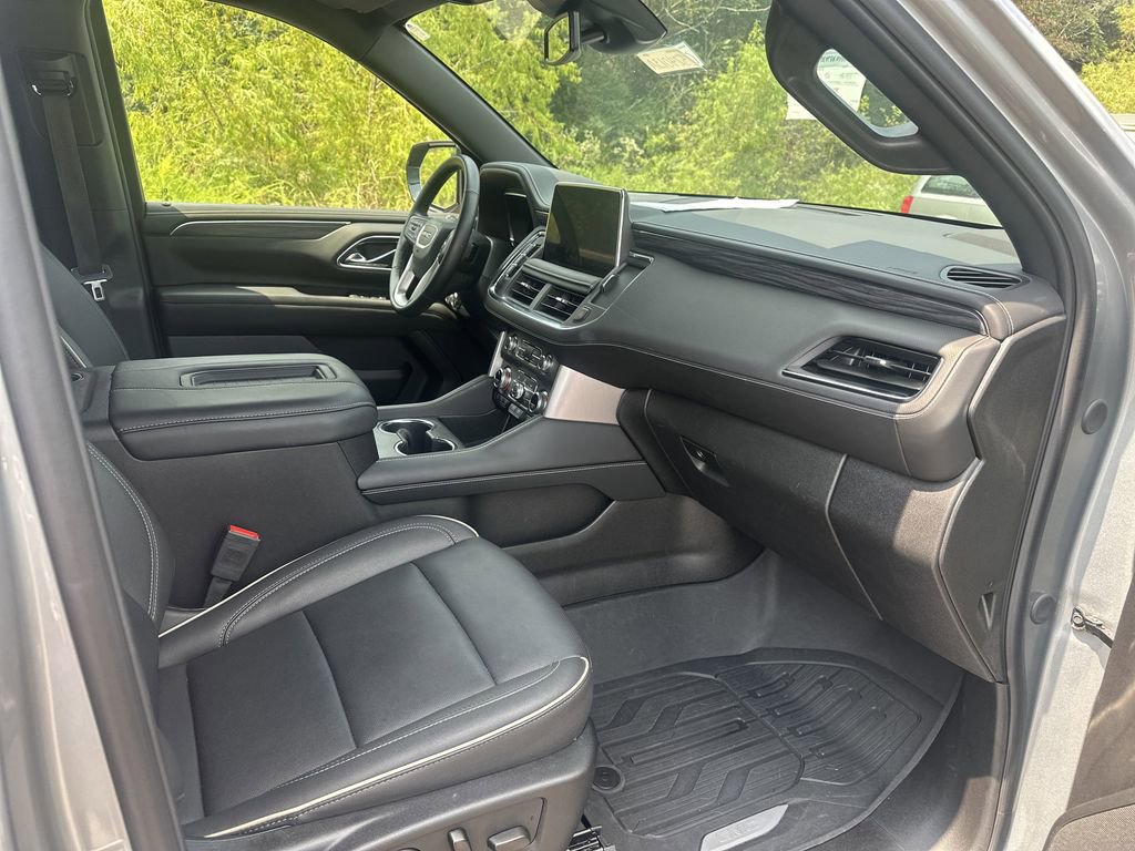 Used 2024 GMC Yukon SLT w/ SLT Luxury Package image 39