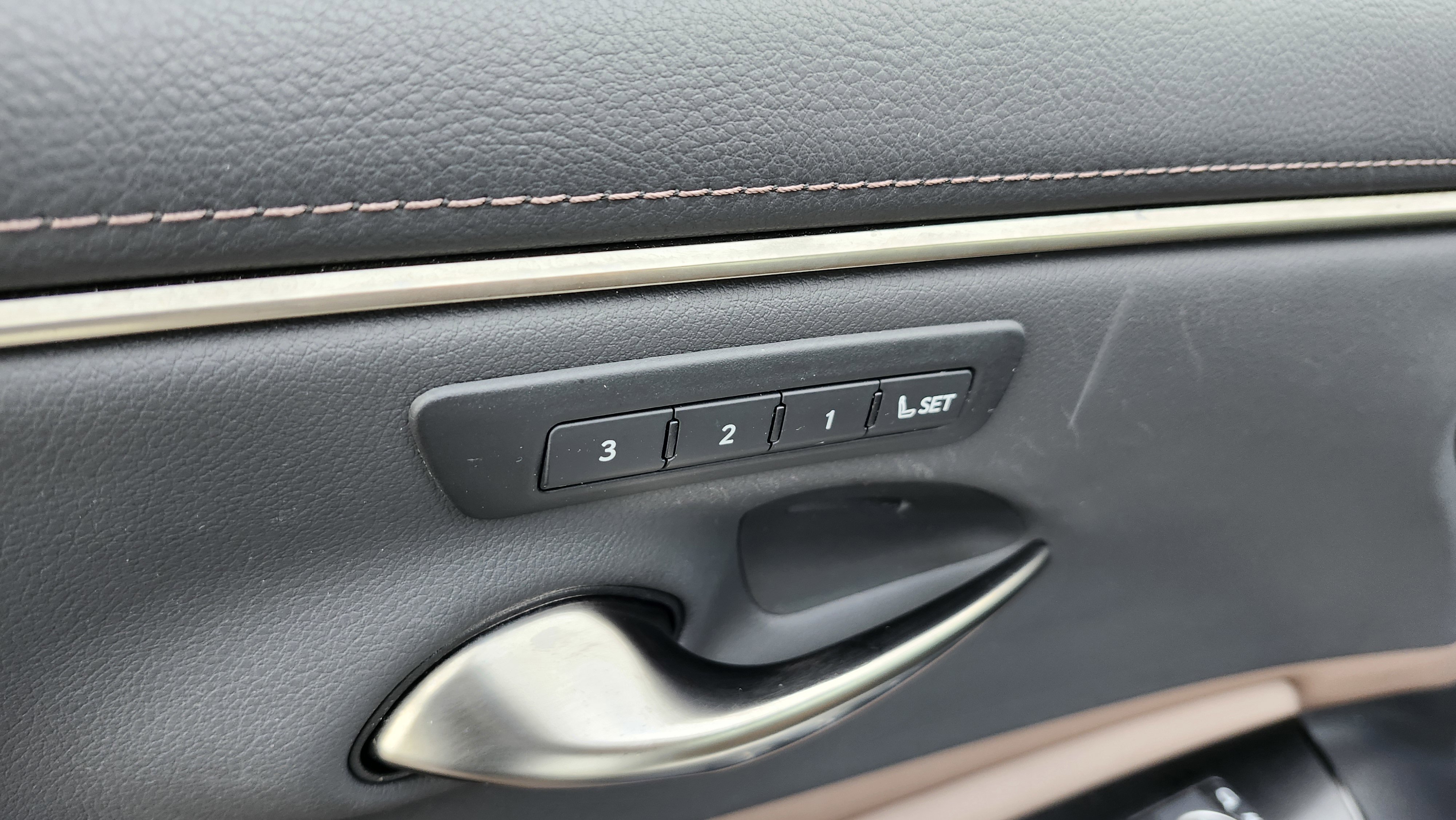 Used 2023 Lexus ES 300h w/ Luxury Package image 30