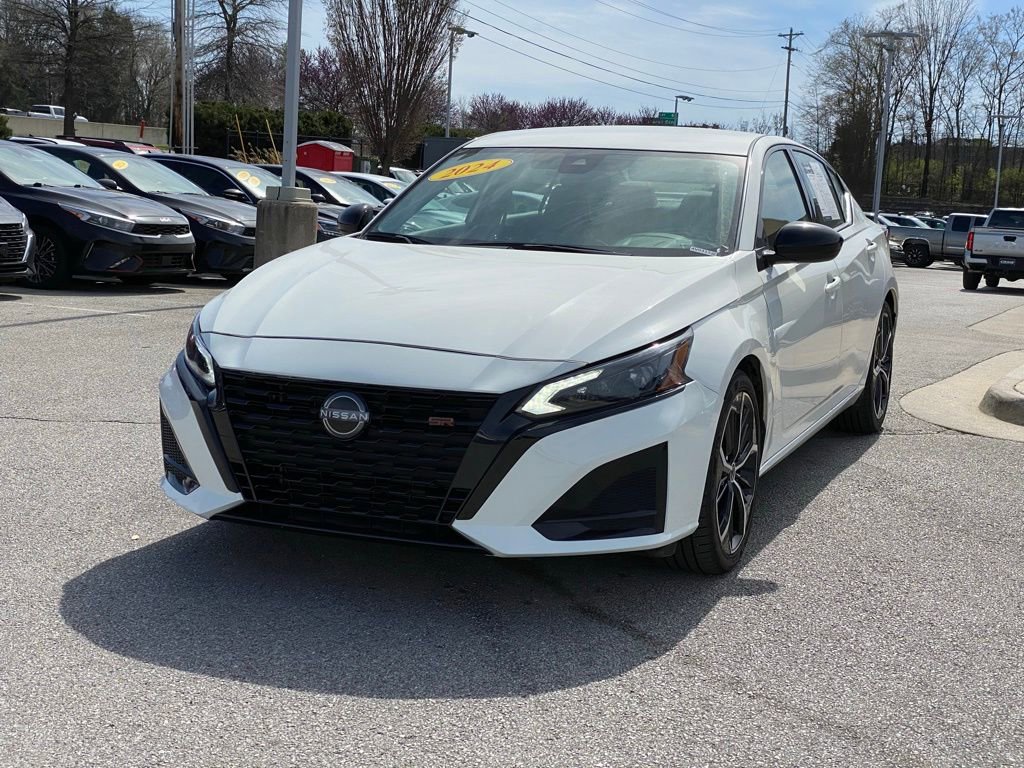 Used 2024 Nissan Altima 2.5 SR image 3