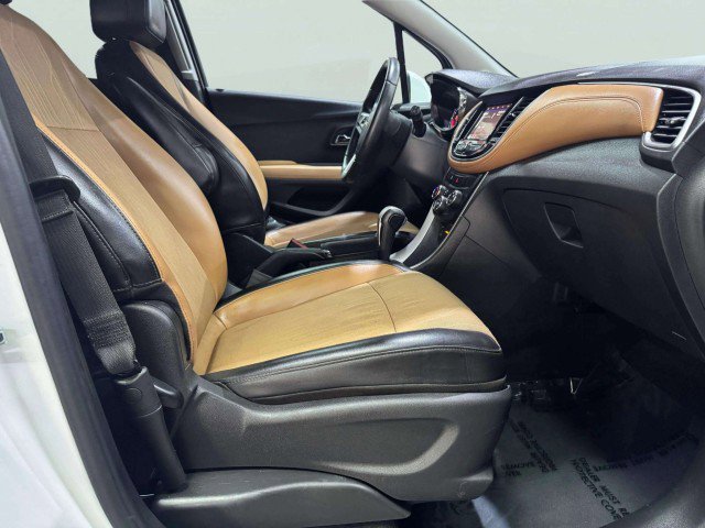 Used 2020 Chevrolet Trax LT w/ LT Convenience Package image 36