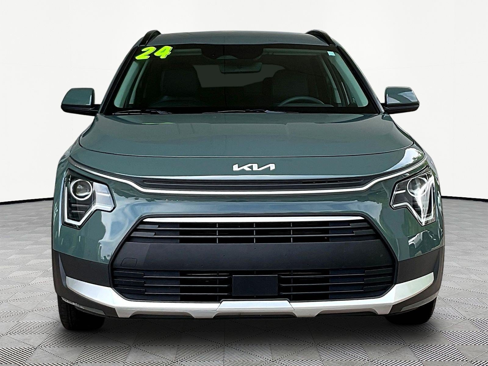 Used 2024 Kia Niro EX FWD image 2