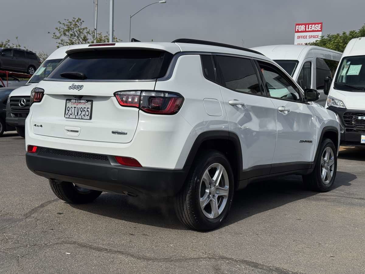 Used 2024 Jeep Compass Latitude AWD/4WD image 16