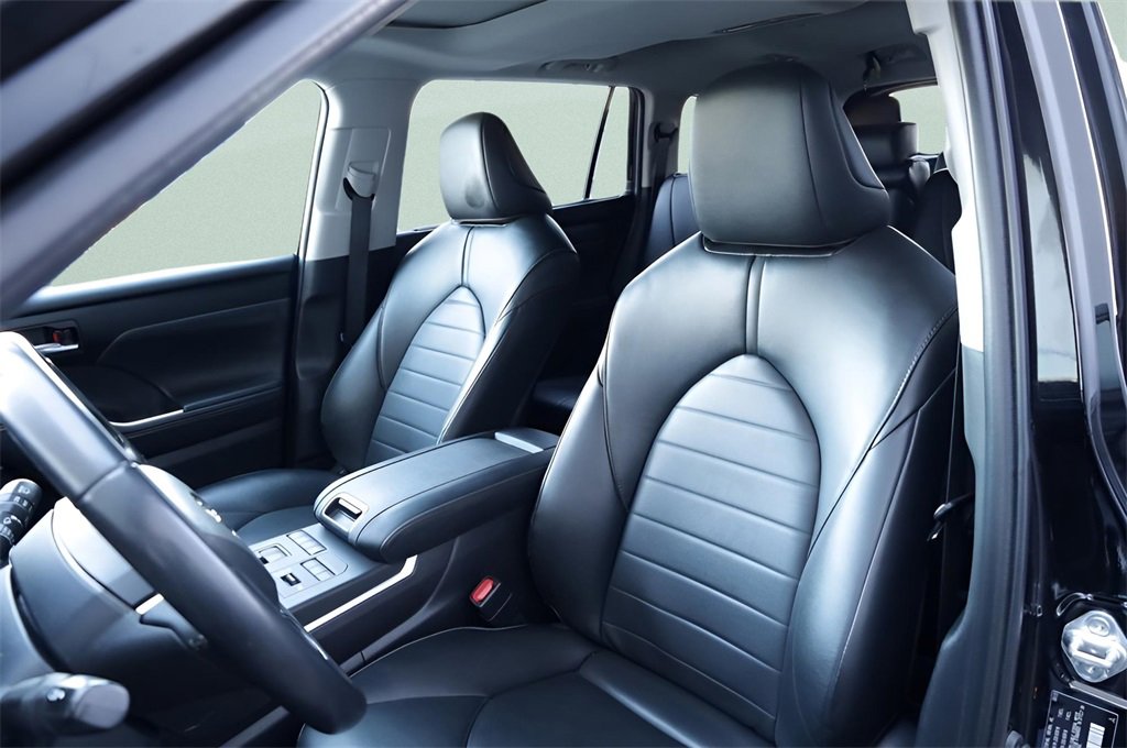 Certified 2022 Toyota Highlander XLE image 9