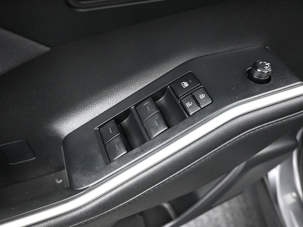 Used 2024 Toyota Highlander LE image 9