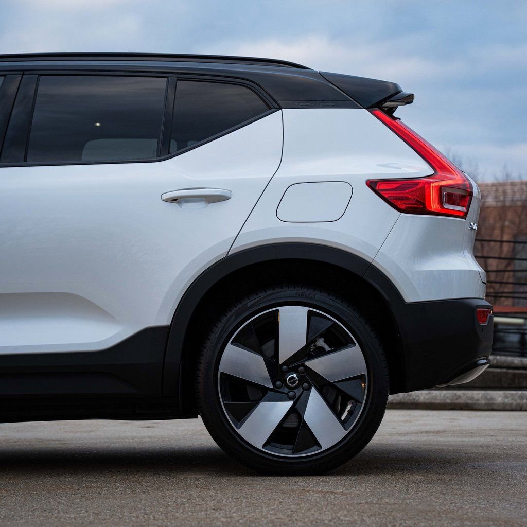Certified 2024 Volvo XC40 Recharge Plus image 4