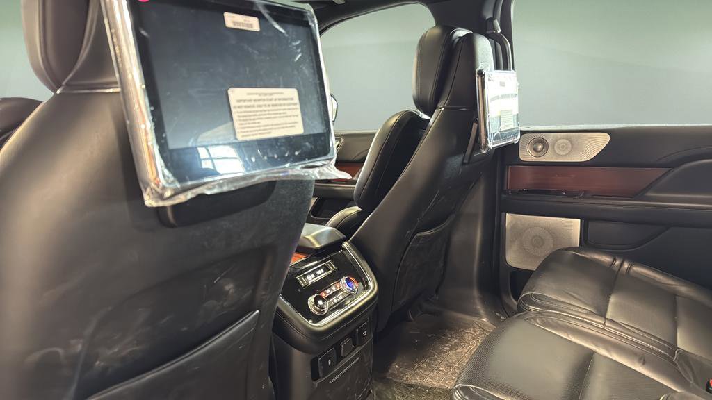 Used 2020 Lincoln Navigator Reserve w/ Luxury Package image 16