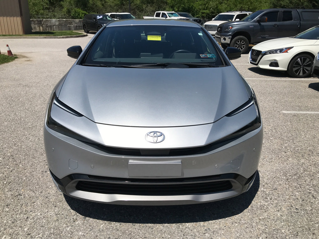 Used 2023 Toyota Prius XLE FWD image 3