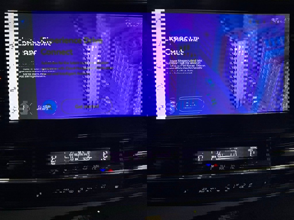 Used 2025 Toyota Sienna XSE image 26