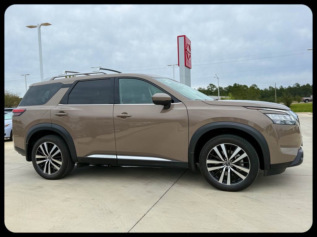 Used 2024 Nissan Pathfinder Platinum w/ Cargo Package image 7