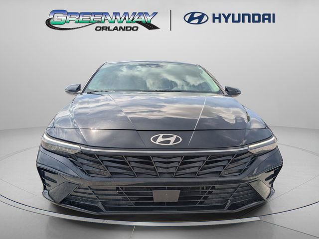 Used 2024 Hyundai Elantra Limited image 2