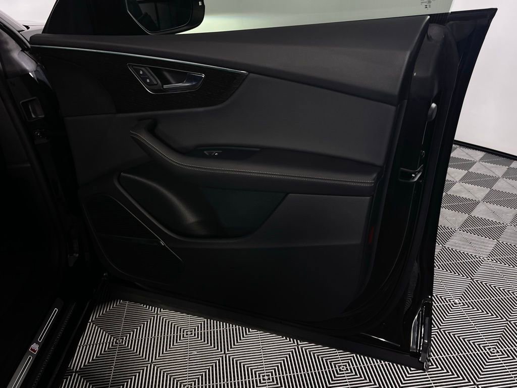 Used 2024 Audi Q8 Premium Plus w/ Premium Plus Package image 33