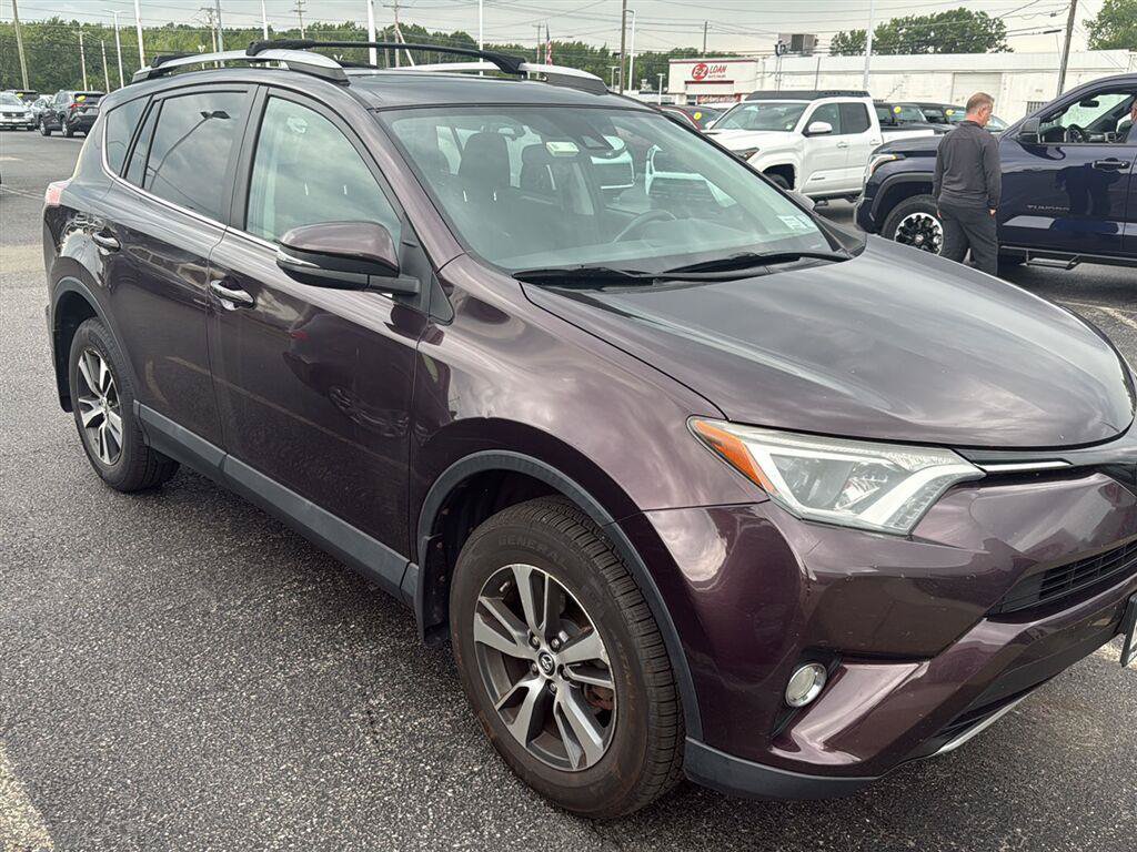 Used 2018 Toyota RAV4 XLE w/ Plus Extra Value Package AWD/4WD image 4