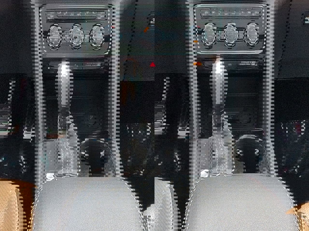 Used 2023 Volkswagen Atlas Cross Sport SEL Premium R-Line AWD/4WD image 19