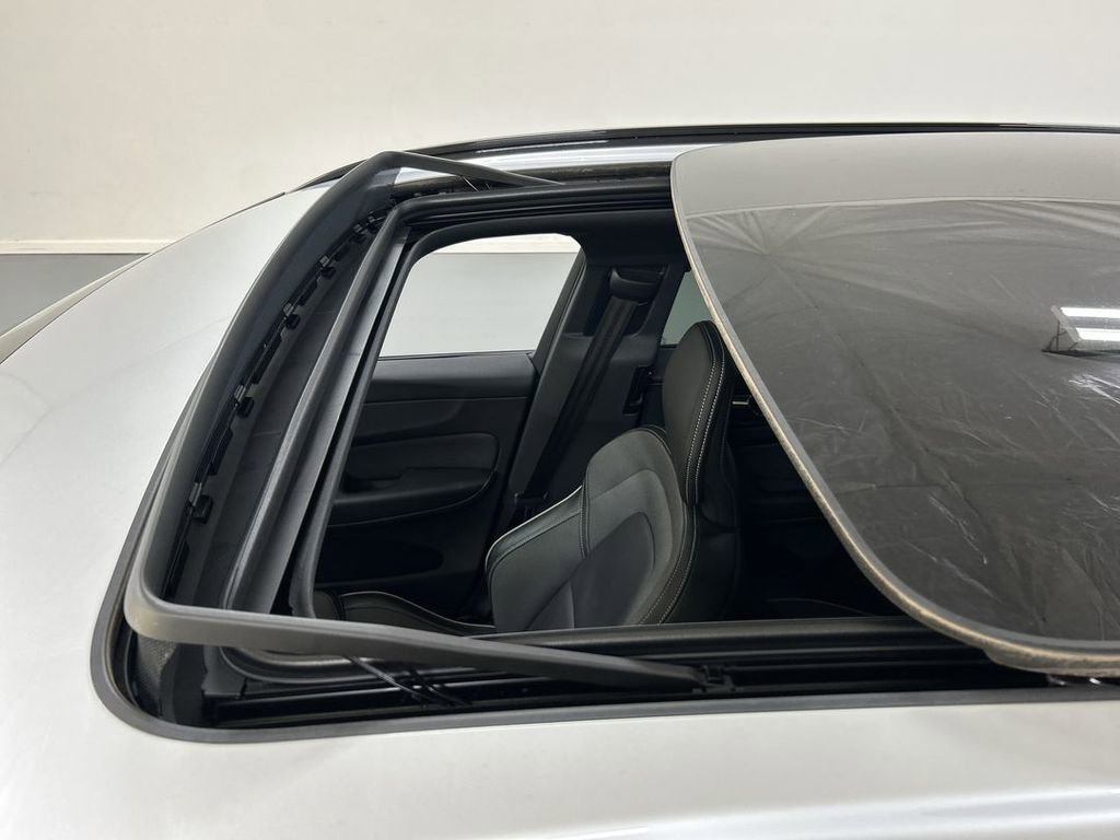 Used 2020 Volvo XC60 T8 R-Design w/ Protection Package Premier image 19