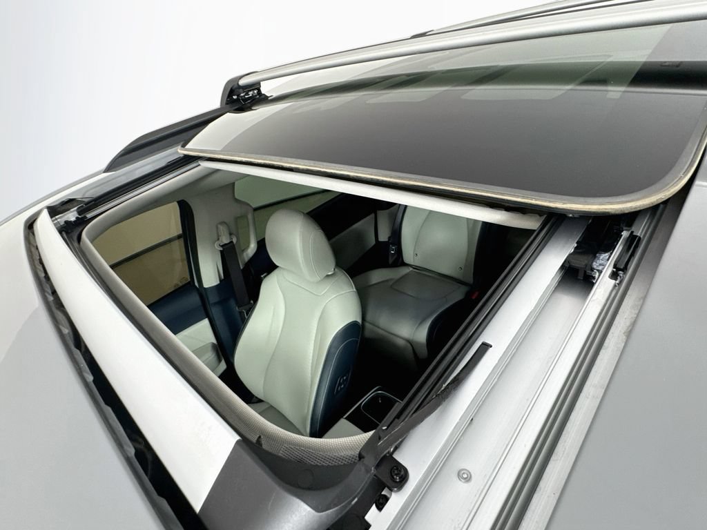 Used 2025 Kia Carnival SX Prestige FWD image 27