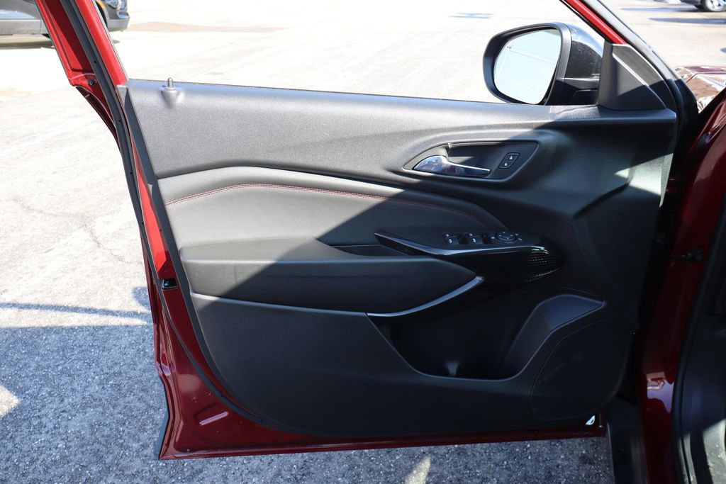 Used 2024 Chevrolet Trax RS w/ Driver Confidence Package image 8
