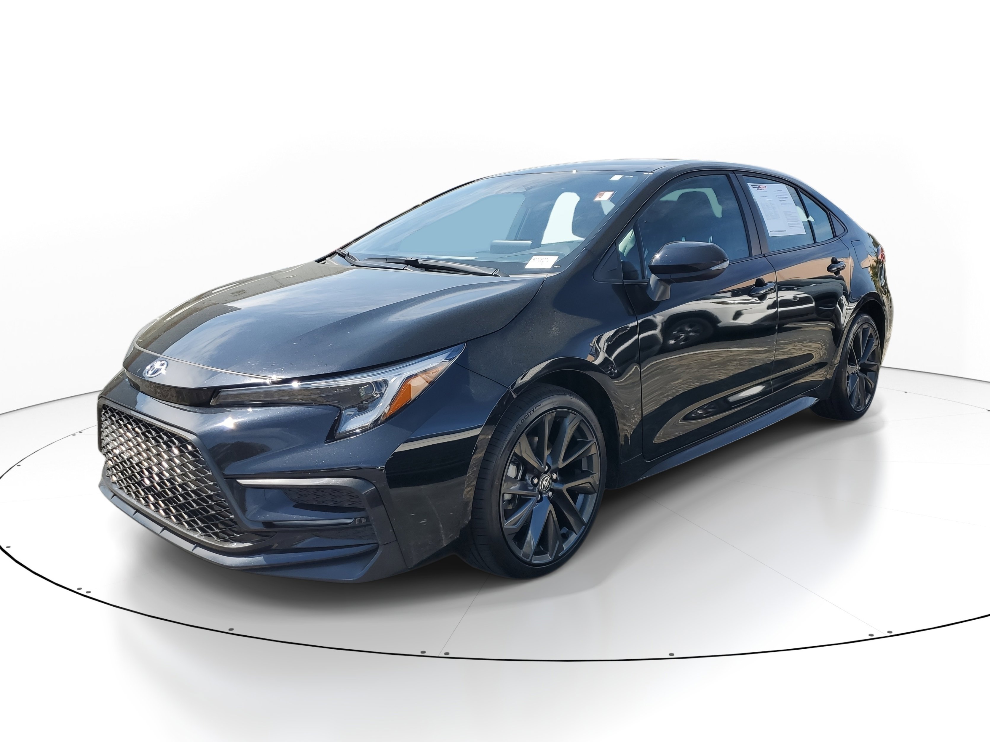 Used 2025 Toyota Corolla SE image 3