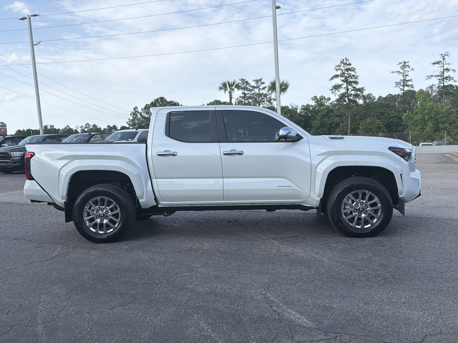 Used 2025 Toyota Tacoma Limited AWD/4WD image 13