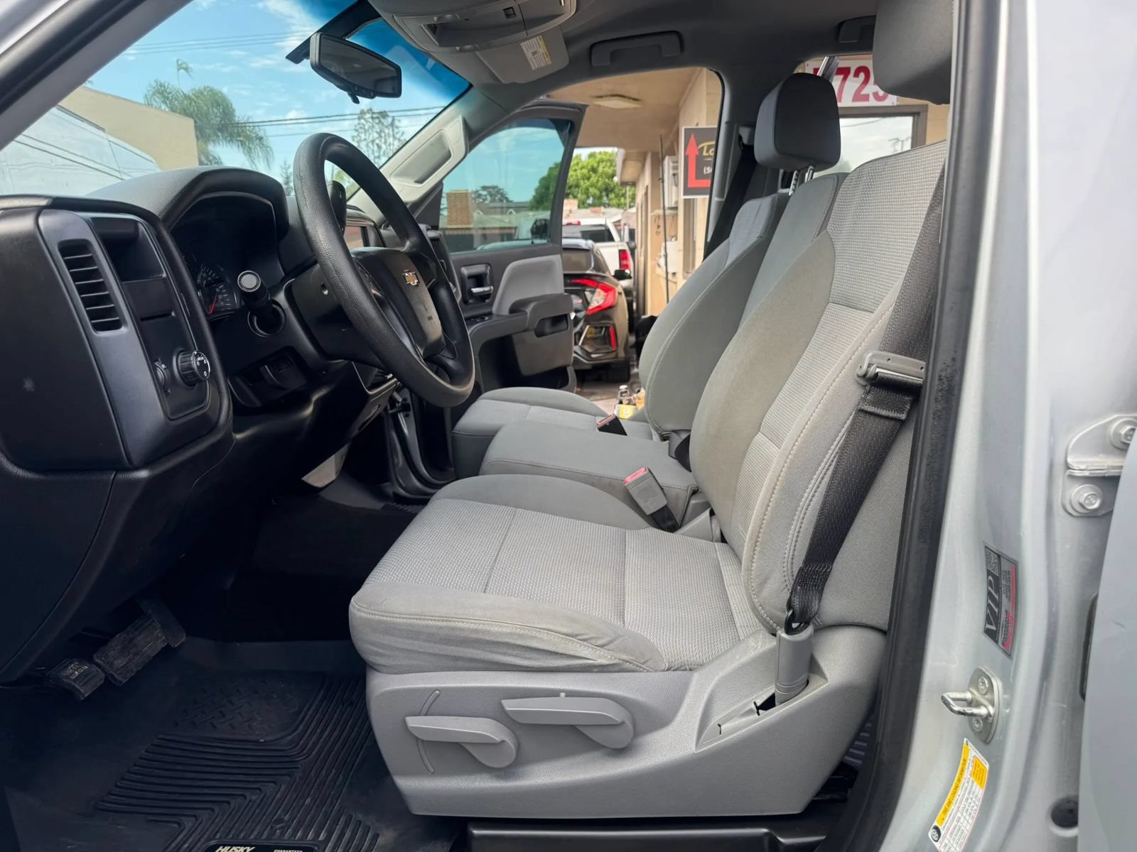 Used 2018 Chevrolet Silverado 1500 Custom w/ Custom Value Package RWD image 11