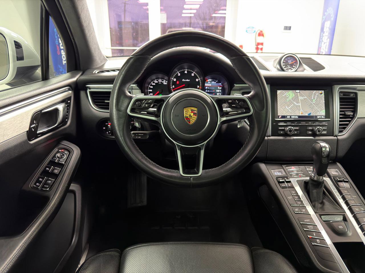Used 2015 Porsche Macan Turbo image 26