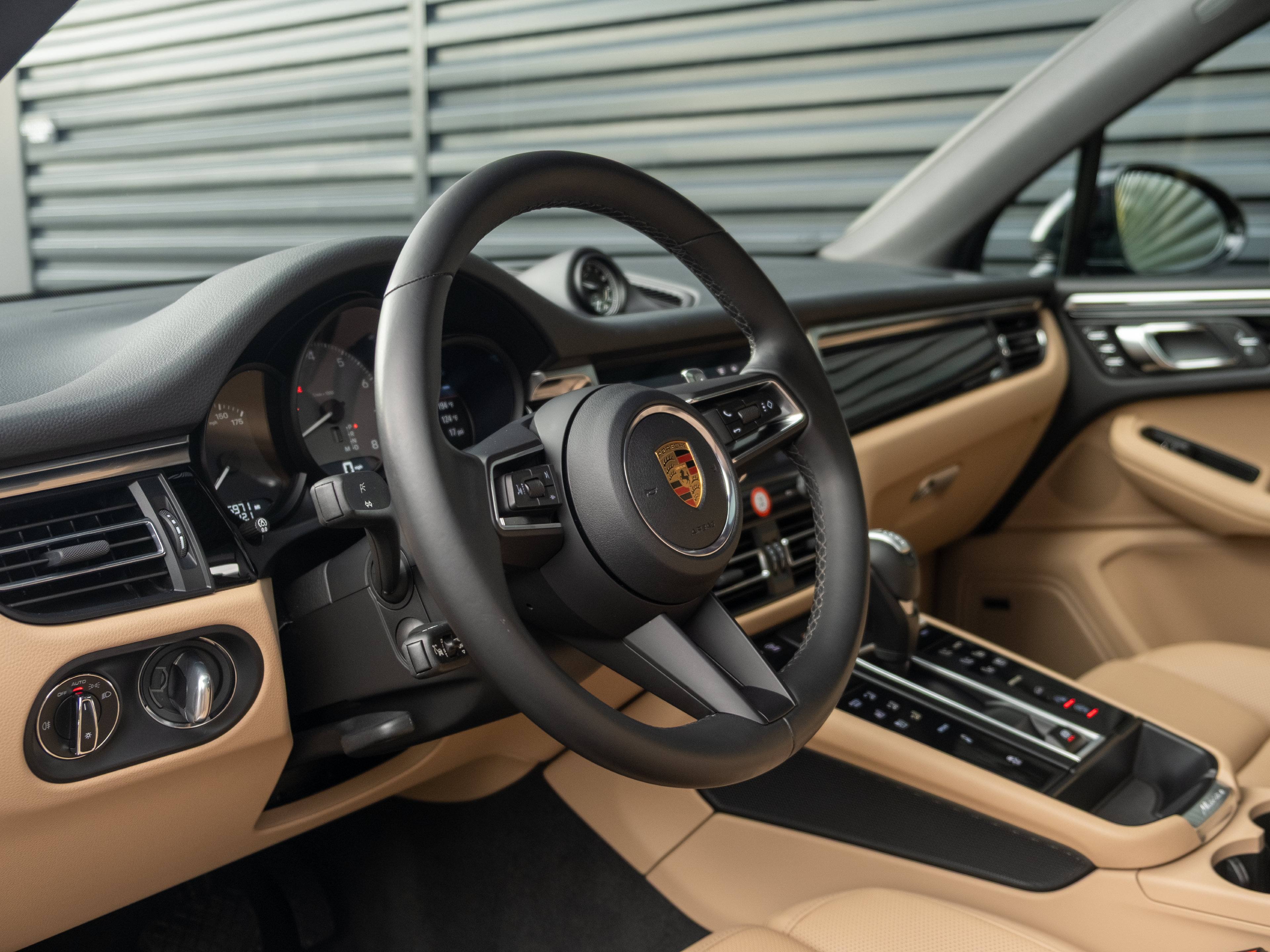 Certified 2023 Porsche Macan S AWD/4WD image 4