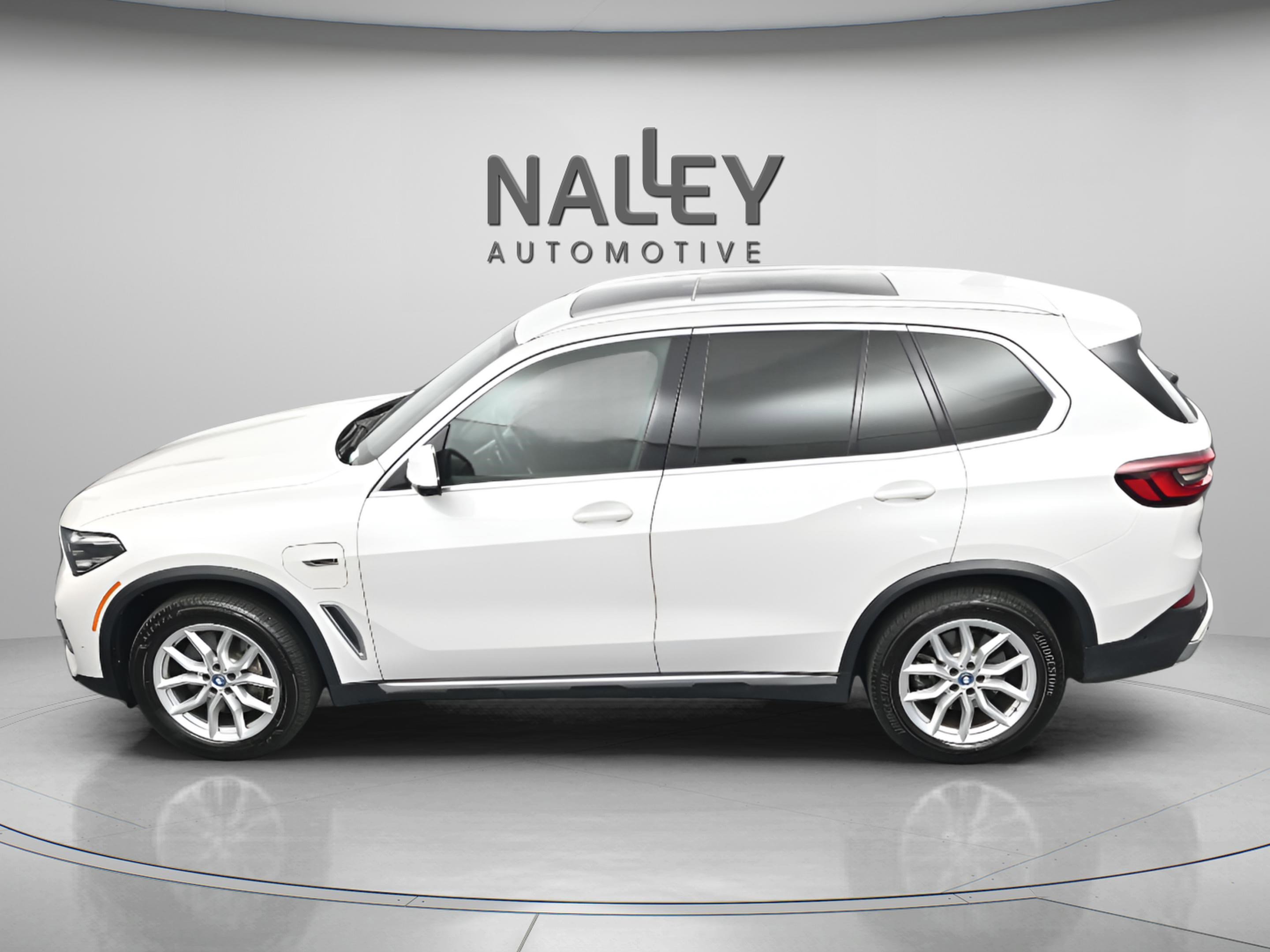 Used 2022 BMW X5 xDrive45e w/ Parking Assistance Package image 19